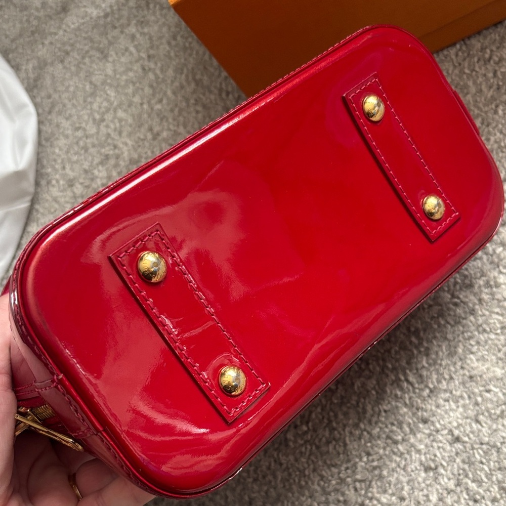 Louis Vuitton Alma BB Vernis Red - Picture 3 of 9